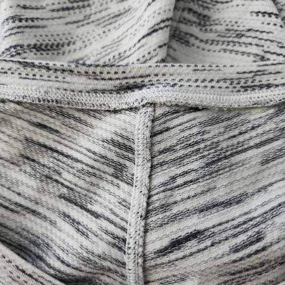 Lululemon Meant To Move Long Sleeve Women's size 6 Gray - Picture 6 of 6